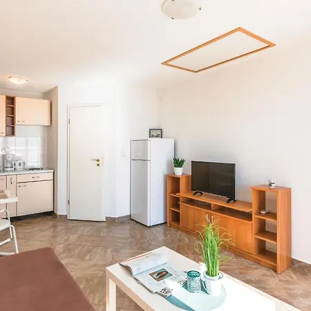 Apartament With Outdoor Swimming Pool 305 *