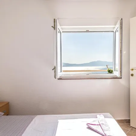 Apartament With Outdoor Swimming Pool 305