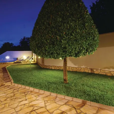 Apartament With Outdoor Swimming Pool 305 Podaca