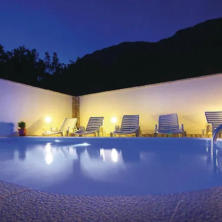 With Outdoor Swimming Pool 305 *