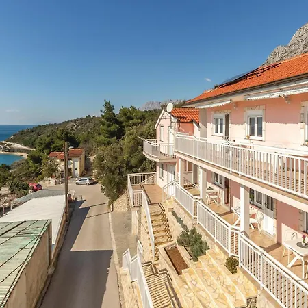 With Outdoor Swimming Pool 305