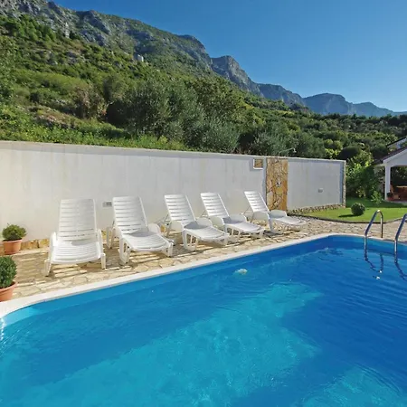 With Outdoor Swimming Pool 305 Apartament