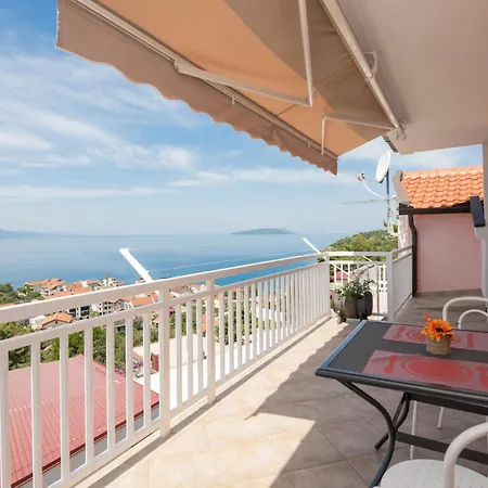 Apartament With Outdoor Swimming Pool 305