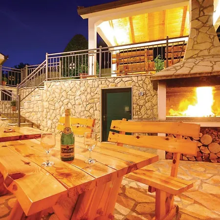 With Outdoor Swimming Pool 305 Apartament *